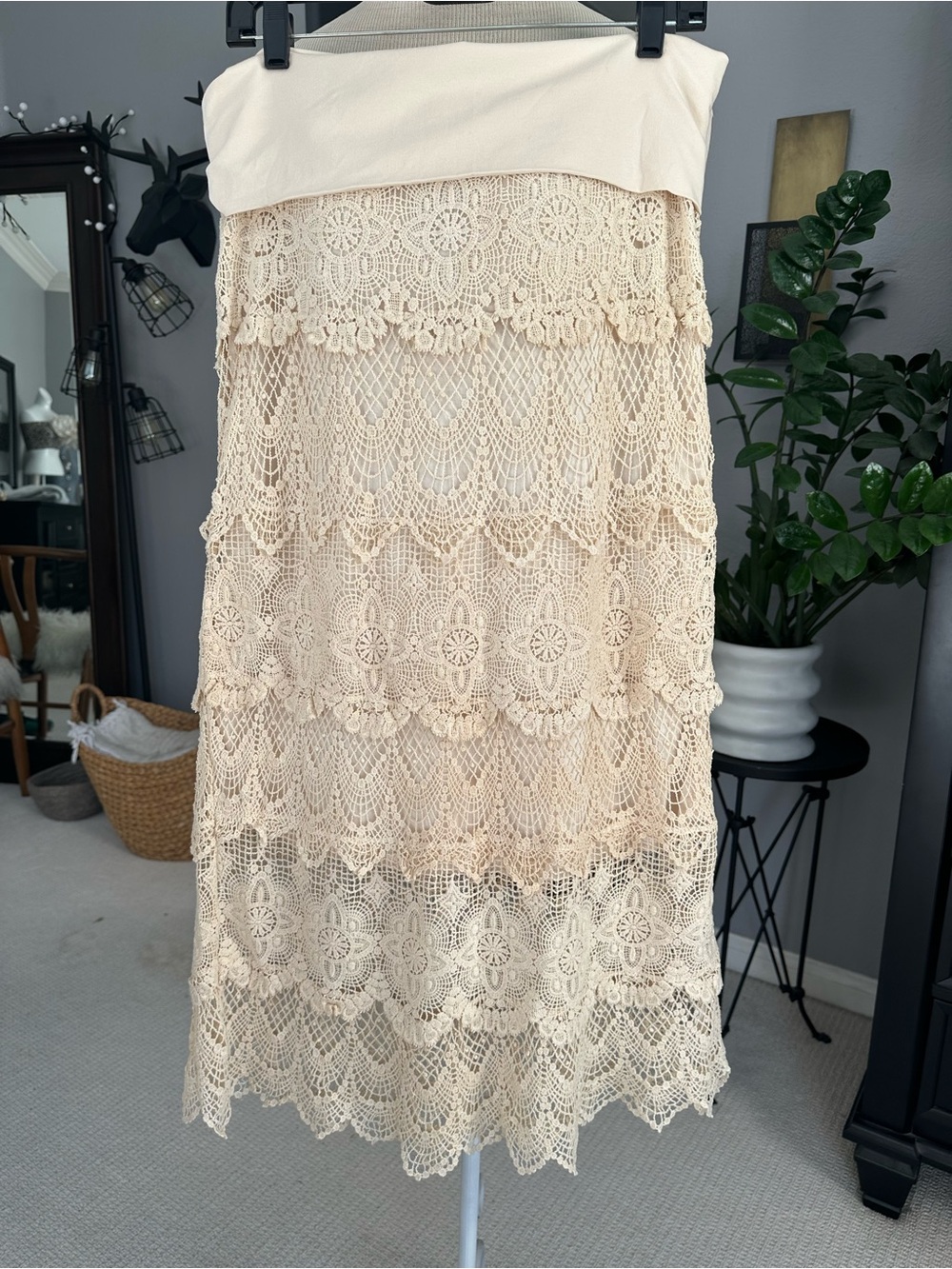 Solitaire NWT Crochet Lace Maxi Skirt Creamy Tan size large - Picture 4 of 12
